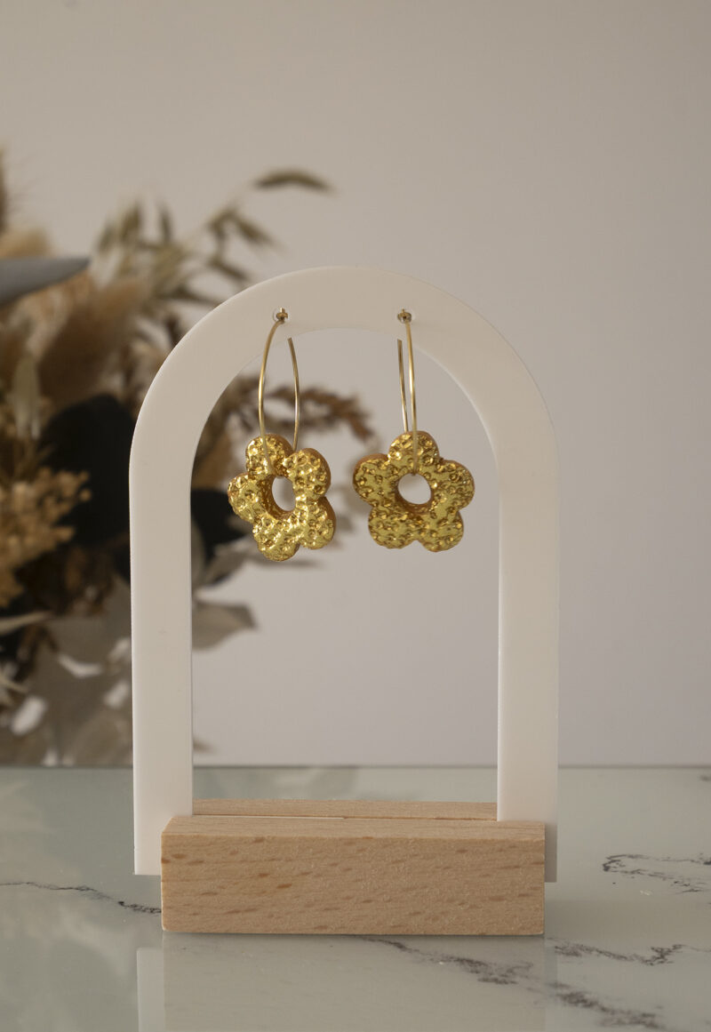Boucles d'oreilles fleurs en argile polymère doré martelé