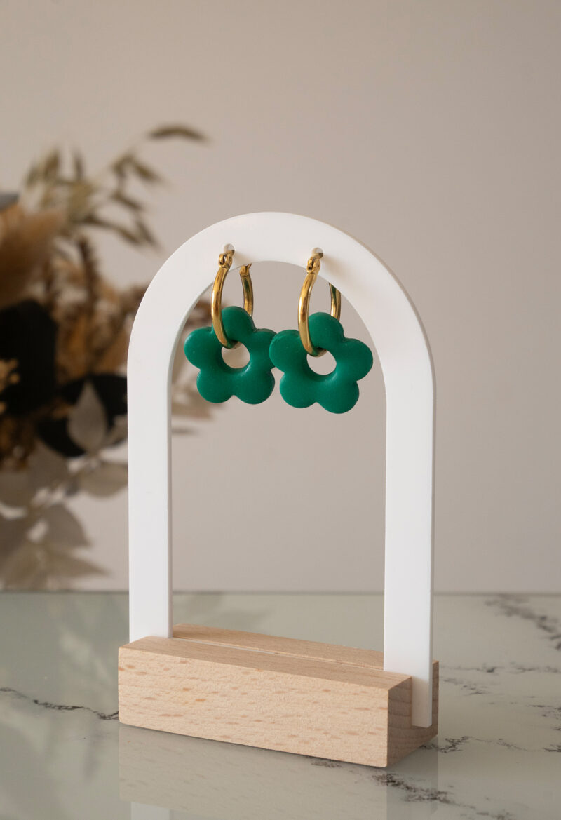 Boucles d'oreilles en forme de fleurs en argile polymère vert sapin mat