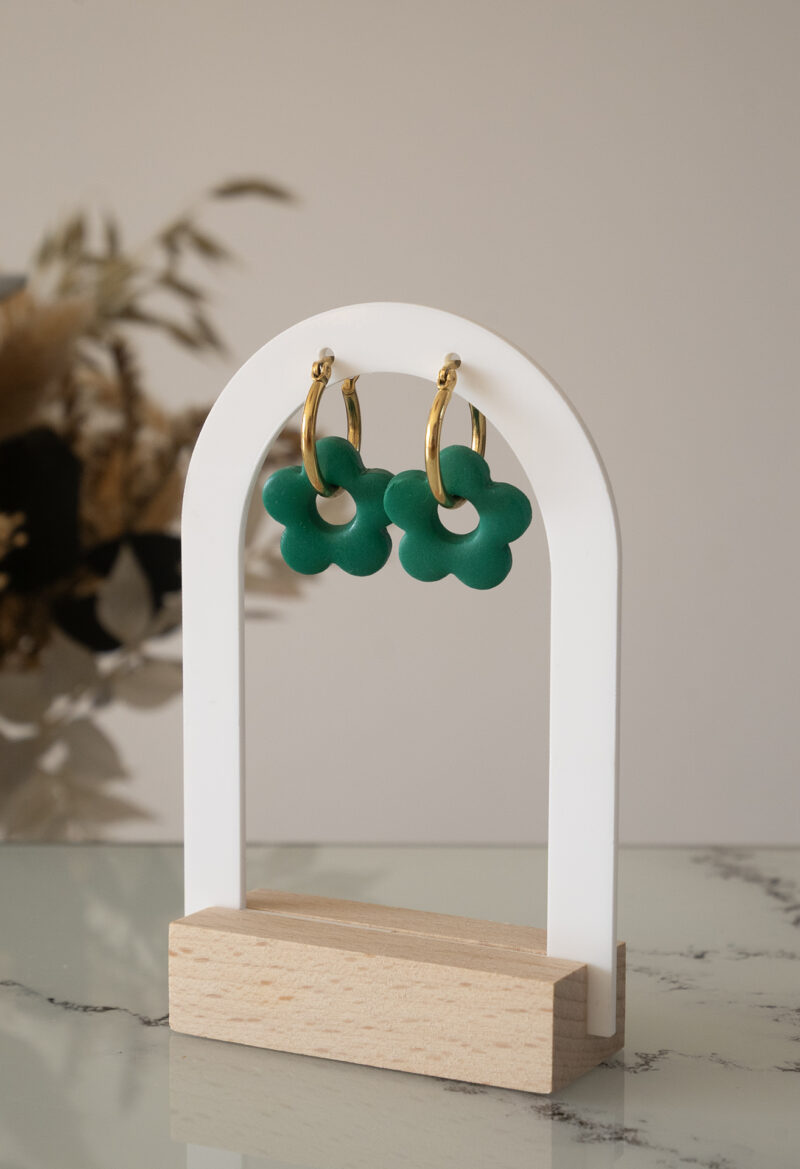 Boucles d'oreilles en forme de fleurs en argile polymère vert sapin mat