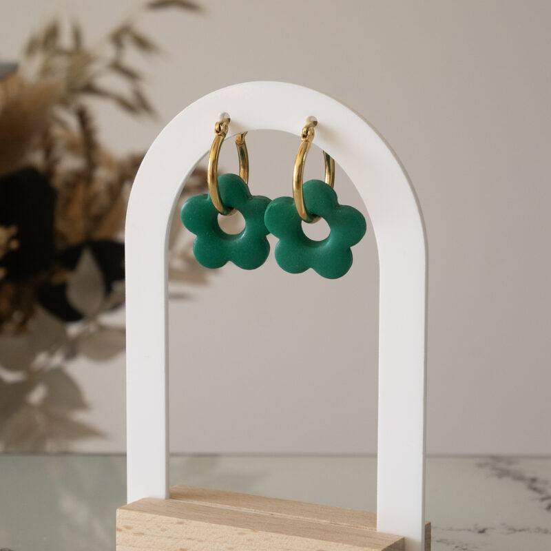 Boucles d'oreilles en forme de fleurs en argile polymère vert sapin mat
