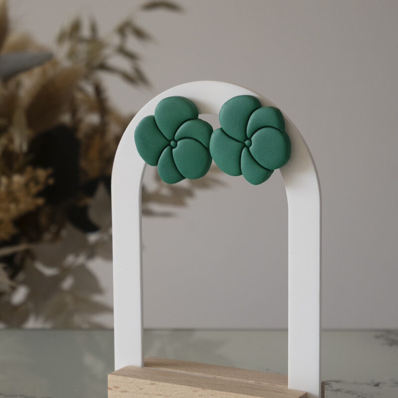 Boucles d'oreilles en forme de fleurs en argile polymère vert sapin mat