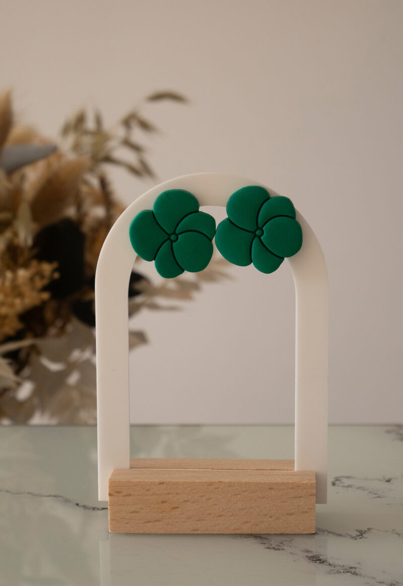 Boucles d'oreilles en forme de fleurs en argile polymère vert sapin mat