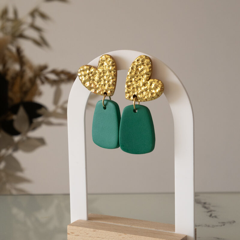 Boucles d'oreilles pendantes en argile polymère vert jade mat et or martelé