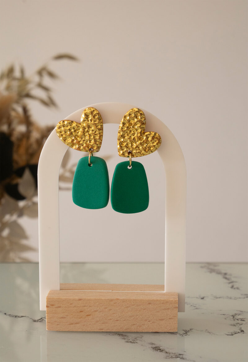 Boucles d'oreilles pendantes en argile polymère vert jade mat et or martelé