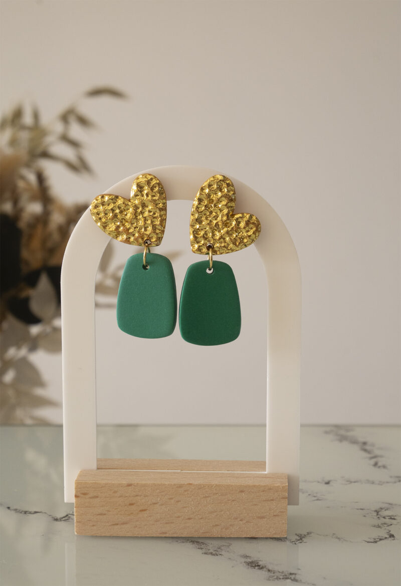 Boucles d'oreilles pendantes en argile polymère vert jade mat et or martelé