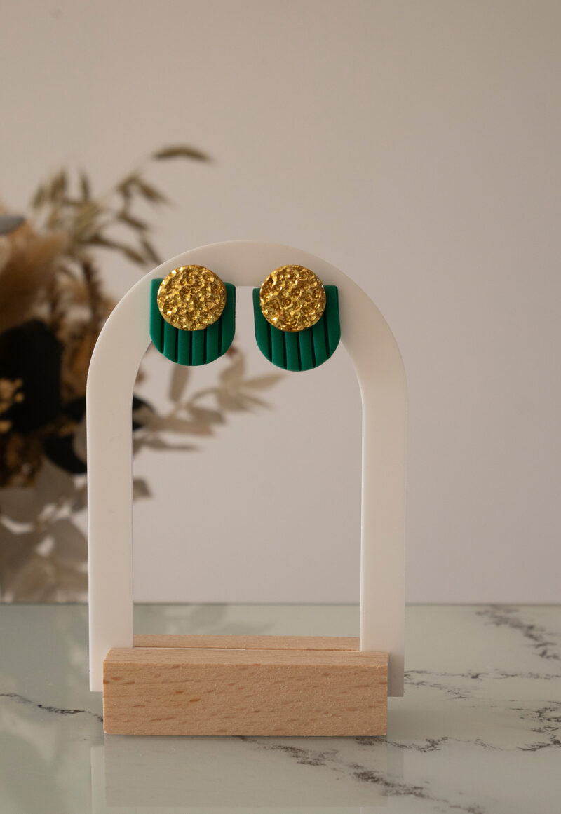 Puces d'oreilles en argile polymère vert jade mat et or martelé