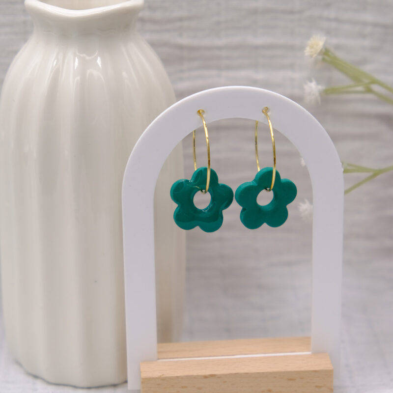 Créoles avec fleurs interchangeables faites main en argile polymère et acier inoxydable de couleur vert sapin