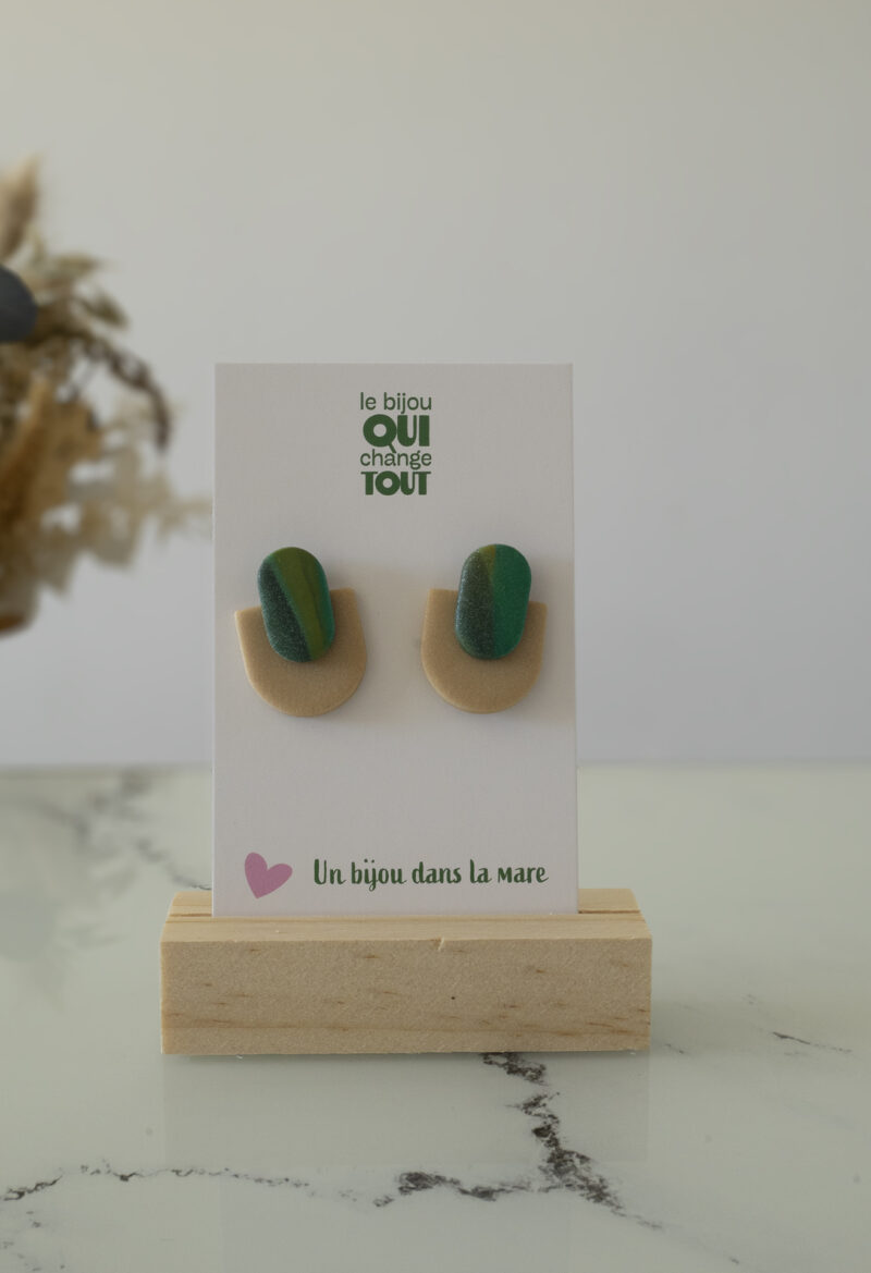 Boucles d'oreilles faites main en argile polymère marbré vert, noir et doré